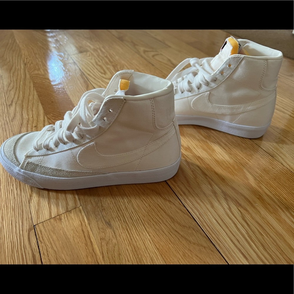 Nike mid blazer ‘77 Canvas Women’s size 5